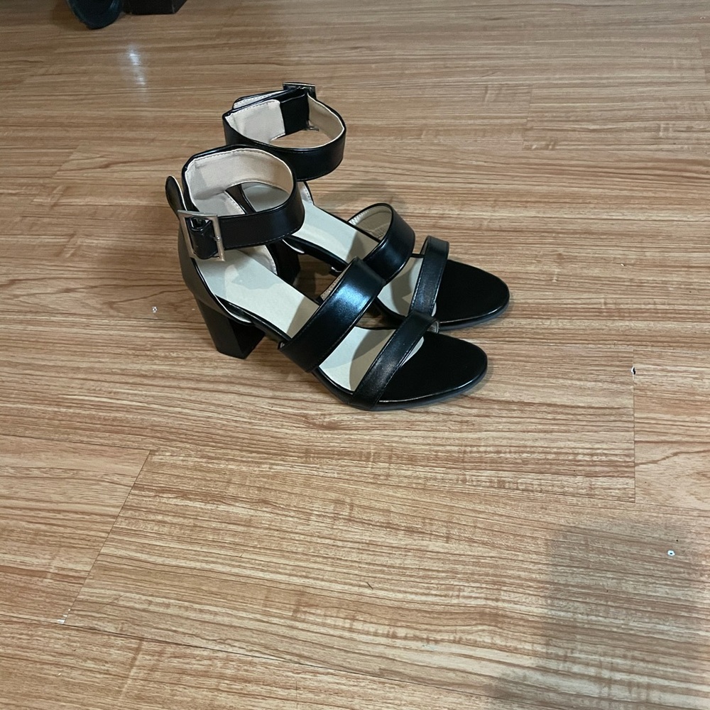 Heels - Picture 6 of 8
